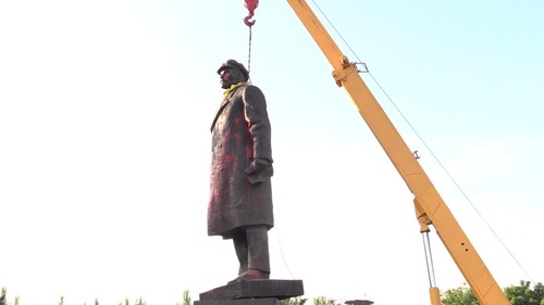 Успешная декоммунизация: в Украине демонтировали более 800 памятников Ленину