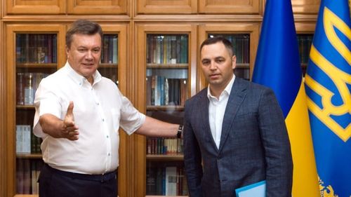 ЕС снял санкции с чиновника Януковича