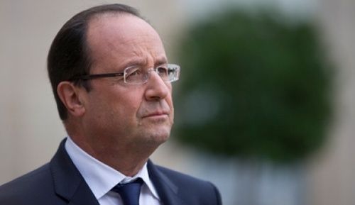 Президент Франции посадил дуб в память о жертвах терактов