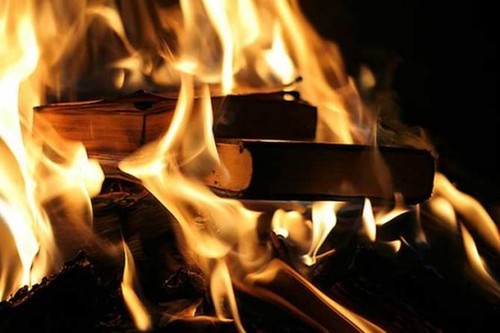 В России сожгли более 50 книг, изданных на деньги Фонда Сороса