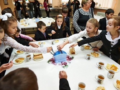 Харьковских школьников младших классов будет кормить бюджет города