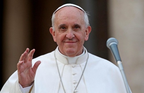 Папа Римский Франциск благословил ребенка через смартфон