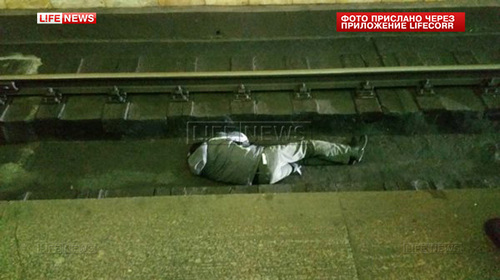 В Москве пассажир метрополитена уснул на рельсах