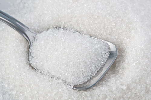 Кабмин повысил на 40% минимальные цены на сахар из свеклы