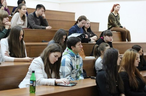Крымским студентам втрое сократили стипендии "до общероссийских стандартов"