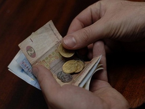  Минимальная зарплата украинцев уменьшилась втрое 