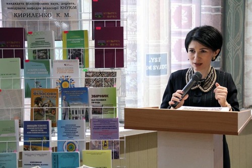 Дружину українського міністра просять позбавити диплома доктора наук 