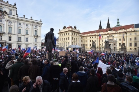 В Праге многотысячный протест против ислама и приема беженцев