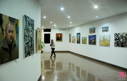 В Минске открылась выставка картин из зоны АТО