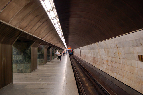 В Киеве на рельсах метро погиб мужчина 