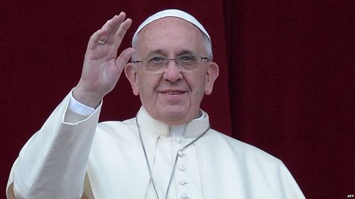 Папа Римский упал на ребенка в инвалидном кресле (ВИДЕО)