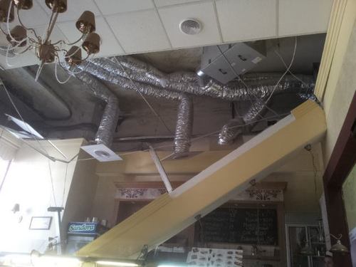 В центре Харькова в кафе обвалился потолок 