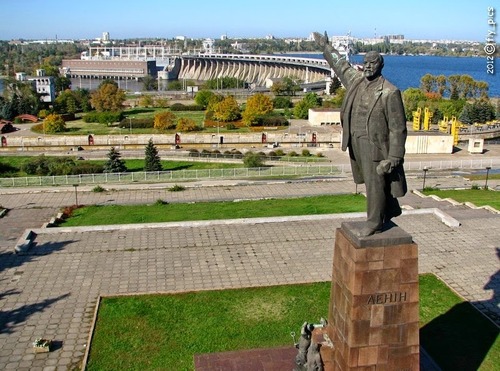 В Запорожье снесут крупнейшего в Украине Ленина 