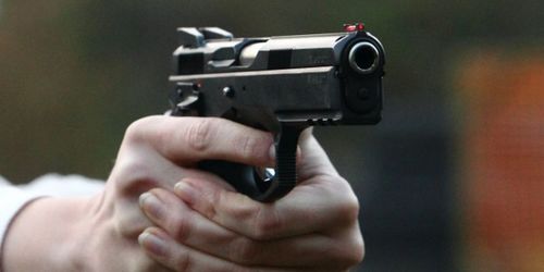 В Харькове неизвестный с пистолетом напал на школьников