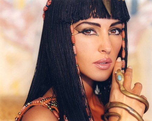 Как менялись египтянки на протяжении последних 100 лет(ВИДЕО)