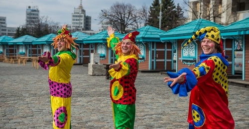 В Харькове на пл. Свободы открылся Масленичный городок 