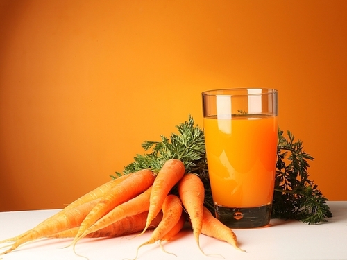 Семь весомых причин начать пить морковный сок