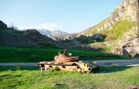 Обострился конфликт в Нагорном Карабахе: Армения и Азербайджан ведут боестолкновения