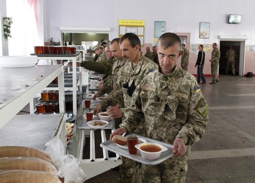 ProZorro не помогла: Военных будут кормить сомнительные фирмы