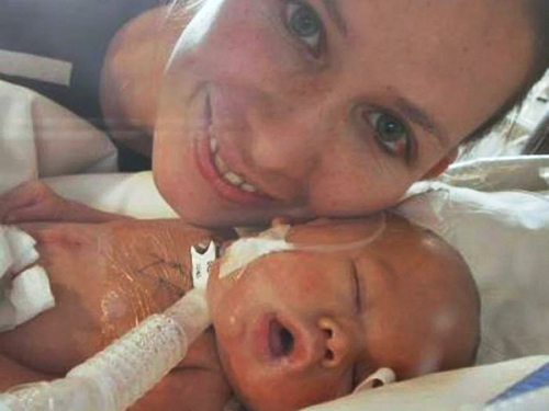 Новорожденная девочка заплакала в морге через 12 часов после того, как была установлена её смерть