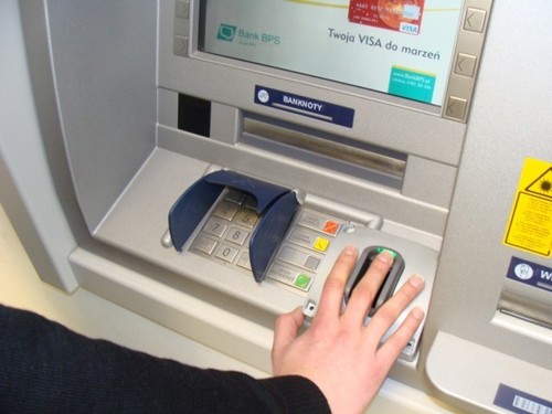 Япония заменит банковские карты отпечатками пальцев