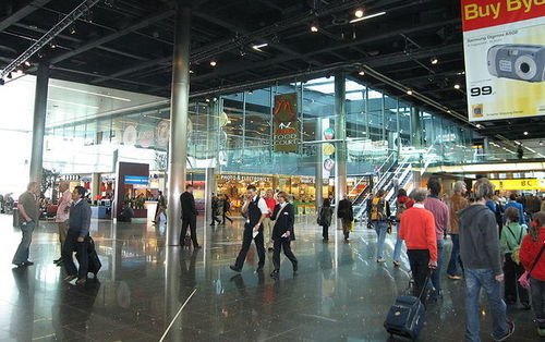 В Амстердаме эвакуировали пассажиров аэропорта из-за угрозы взрыва