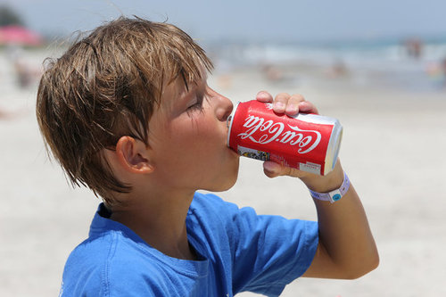 Вредна ли «Кока-кола» для детей: неожиданный ответ доктора Комаровского!
