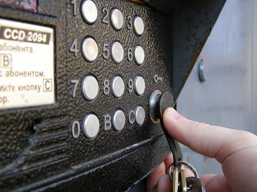 Обслуживать домофоны в Харькове будут «Харьковгорлифт» и частные фирмы