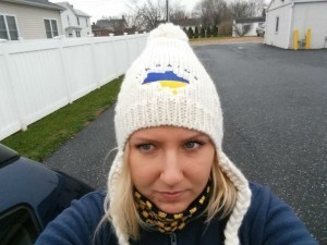 Американка отправилась в пешее путешествие по США ради Украины