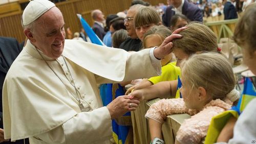 Папа Римский попросил католиков собрать деньги для пострадавших на Донбассе