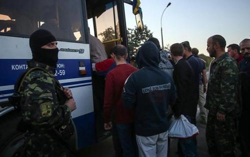Украина ожидает освобождения 25 заложников накануне Пасхи