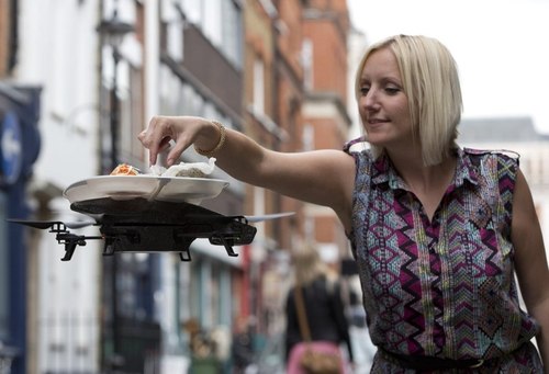 В Нидерландах открыли кафе с официантами-дронами