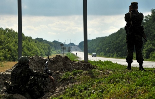 Ростовские пограничники открыли огонь по внедорожнику россиянина