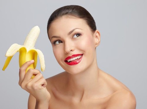 В Китае запретили «соблазнительно» есть бананы