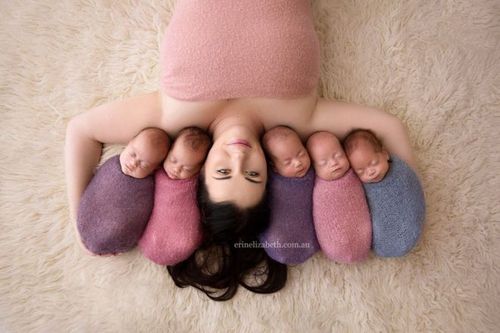 В Австралии мать-героиня родила 5 близнецов за две минуты
