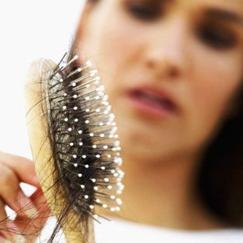 Как бороться с выпадением волос: 4 натуральных средства
