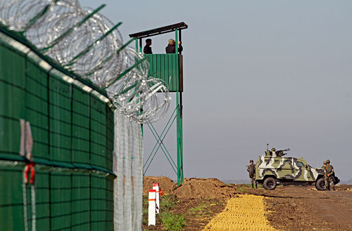 В Луганской области началось строительство "Стены" на границе с Россией
