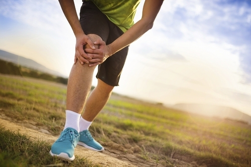 Хруст в коленях: причины и методы лечения