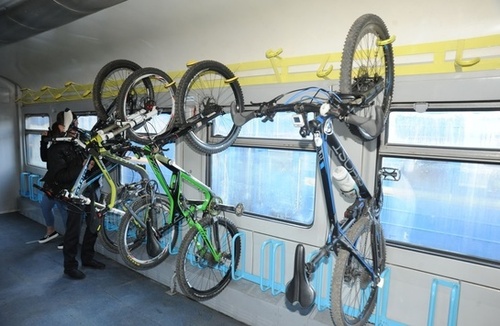 В Україні з'явився поїзд з вагоном для велосипедистів 