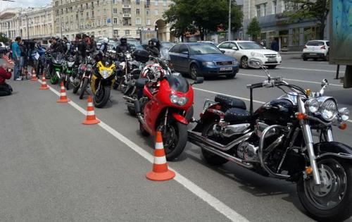 Харьковские байкеры устроили пикет