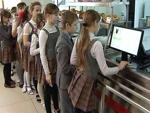 Жители Харькова просят Кернеса установить терминалы в школьных столовых 