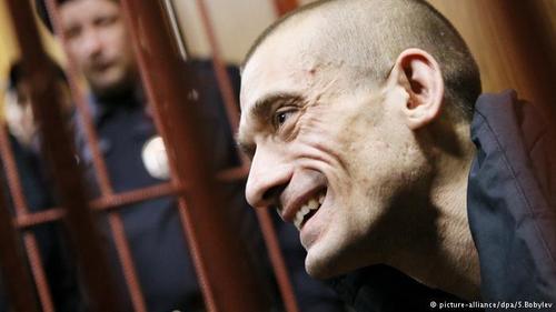 Суд приговорил Павленского к штрафу в 500 тысяч рублей
