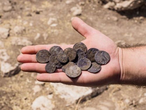 Редкие серебряные монеты обнаружены в Израиле