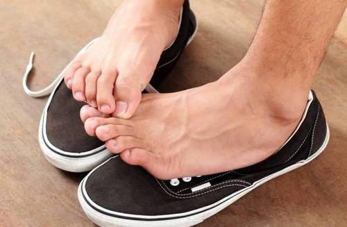 4 причины неприятного запаха ног и способы его устранения