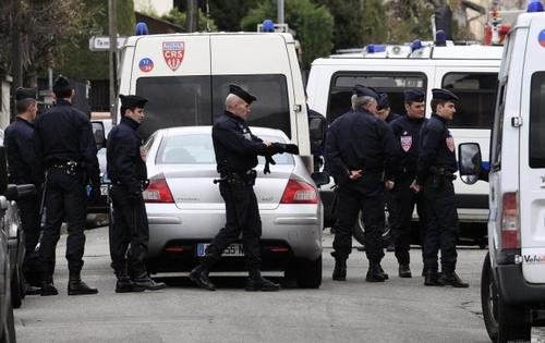 В пригороде Парижа исламист убил полицейского и его жену 