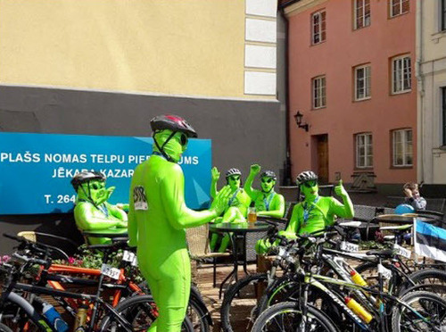 На улицах столицы Латвии Риги появились "зеленые человечки"