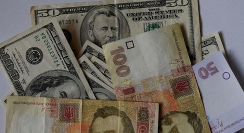 Украинцы сдают доллары в банки, а гривня укрепляется – НБУ