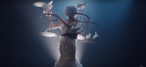 Ангелы и демоны: Вера Брежнева представила красивое видео Feel