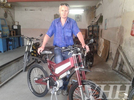 Далекобійник із Вінниці власноруч майструє електровелосипеди