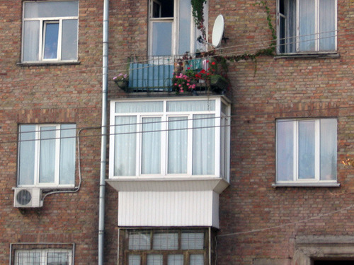Перестраивать балконы нельзя